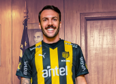 Sebastián Rodríguez, volante uruguayo, salió de Emelec hacia Peñarol sin que el cuadro azul reciba dinero, todo a causa de pagos pendientes con el jugador.