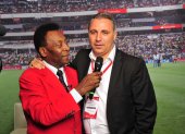 Stoichkov y Pelé durante una intervención para una cadena internacional.