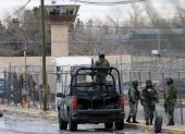 Ciudad Juárez. Elementos policiales se ubican en los perímetros de la cárcel donde hubo un motín.