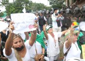 Santa Cruz. Un grupo de mujeres participa en una marcha para pedir al Gobierno la liberación del gobernador opositor Luis Fernando Camacho.