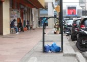 Los tachos de basura en la avenida Quito han sido hurtados