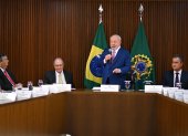 El presidente de Brasil, Luiz Inacio Lula da Silva, habla durante la primera reunión ministerial del gobierno hoy, en el Palacio del Planalto, en Brasília (Brasil). EFE/Andre Borges