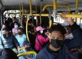 Buses. El 51,4 % de los capitalinos usa el transporte público. Este es el medio de transporte más utilizado.