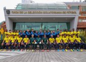 La selección nacional se tomó la tradicional fotografía oficial antes de su viaje a Colombia para defender la corona.
