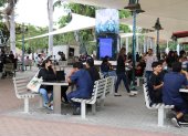 Estudiantes en la plazoleta central de la ciudadela universitaria. La Universidad de Guayaquil anunció la fecha de inicio de las inscripciones 2023.