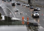 Vista de una carretera inundada por las tormentas en San José, California (EE.UU.), este 10 de enero de 2023. EFE/EPA/Josie Lepe