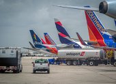 Fotografía de archivo que muestra actividad de aviones en el Aeropuerto Internacional de Miami, Florida. EFE/ Giorgio Viera