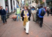Nació en Ancón, Santa Elena, tiene 58 años de edad y desde los tres vive en Quito; es licenciada en Sociología y Ciencias Políticas.