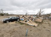 Vista de los daños causador por un tornado en el condado de Autauga en Pine Level, Alabama, Estados Unidos, este 13 de enero de 2023. EFE/Erik S. Lesser