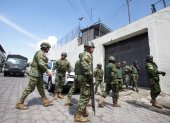 Seguridad. Una veintena de efectivos militares acudió a resguardar el perímetro externo del centro carcelario.