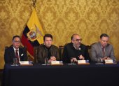 Autoridades de gobierno en rueda de prensa desde el Palacio de Carondelet.