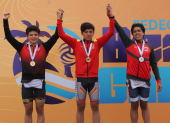 El podio final de la categoría individual masculina liderada por David Vega (c).