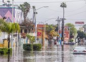 Fotografía de una inundación provocada por la llegada del Frente Frío número 25 hoy, en Ensenada (México). La tercera tormenta invernal de la temporada y el Frente Frío número 25 ocasionará lluvias fuertes y nevadas en los estados de Baja California, Chihuahua y Sonora, informó este lunes el Servicio Meteorológico Nacional (SMN) de México. EFE/ Alejandro Zepeda