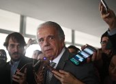 El ministro de Defensa de Brasil, José Mucio, habla hoy durante una conferencia de prensa tras una reunión de la cúpula de las fuerzas militares con el presidente Luiz Inácio Lula da Silva, en el Palacio del Planalto, en Brasilia (Brasil). EFE/André Borges
