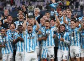 La escuadra de Racing  festejando el título en Abu Dhabi.