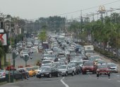 La Puntilla. En las denominadas horas pico, el tráfico vehicular en La Puntilla se vuelve un ‘infierno’ para quienes ingresan o salen del sector.