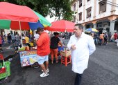 El candidato a la Alcaldía de Guayaquil visitó las inmediaciones del mercado Cuatro Manzanas.