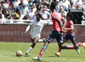 Liga de Quito tuvo su primer examen con sus aficionados enfrentando a El Nacional. Jhojan Julio (i) marcó el tanto de los universitarios que perdieron por 2-1.