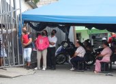 Guayaquil. En los centros de salud públicos existen ya personas que acuden con fiebre, diarrea y vómito.
