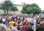 Fila.- En la Universidad Agraria, al sur de Guayaquil, se formaron largas filas.