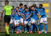 Los jugadores del Nápoles celebran durante la victoria.
