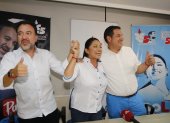 Celebración. Paola Pabón y Pabel Muñoz se mostraron convencidos del triunfo pero prefieren esperar los resultados oficiales.