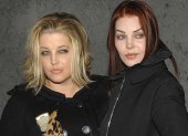 La adicción de Lisa Marie a los opioids causó fricciones entre Lisa Marie y su madre, Priscilla Presley.