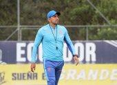 Jimmy Bran, DT de Ecuador, es señalado por los expertos, tras las derrotas.