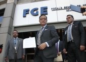Entrega. El secretario de Seguridad Diego Ordóñez presentó en la Fiscalía.