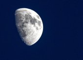El equipo científico apuesta por el polvo lunar como posible alternativa para dar sombra a la Tierra.