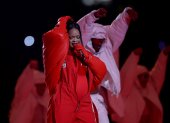 Rihanna durante su intervención musical en el Super Bowl.