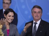 El expresidente de Brasil, Jair Bolsonaro (d) y la ex primera dama, Michelle Bolsonaro, en una fotografía de archivo.