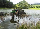 Paisaje. La laguna de Zhogra es un humedal de 9,5 hectáreas. Por sus paisajes, es uno de los puntos turísticos rurales del cantón azuayo Girón.