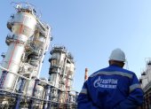 Planta.- Un trabajador en la sede de la empresa Gazprom.