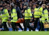Cesar Azpilicueta of Chelsea is stretchered off during the English Premier League soccer match between Chelsea FC and Southampton FC in London, Britain, 18 February 2023. (Reino Unido, Londres) EFE/EPA/Daniel Hambury EDITORIAL USE ONLY. No use with unauthorized audio, video, data, fixture lists, club/league logos or "live" services. Online in-match use limited to 120 images, no video emulation. No use in betting, games or single club/league/player publications
