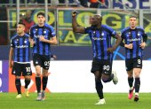 Inter Milan"Äôs Romelu Lukaku (second from R) jubilates with his teammates after scoring during the UEFA Champions League, round of 16, first leg soccer match between FC Inter and FC Porto at the Giuseppe Meazza stadium in Milan, Italy, 22 February 2023. (Liga de Campeones, Italia, Roma) EFE/EPA/MATTEO BAZZI