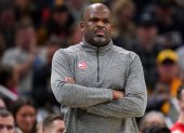 Nate McMillan deja al equipo octavo en la división del Este.