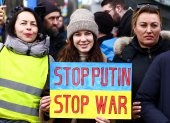 Protesta en Bruselas en contra de la campaña armamentística impulsada por Rusia sobre Ucrania.