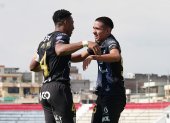 Kendry Páez (d) marcó el tercer gol de Independiente del Valle en el que fue su partido de estreno con el equipo principal. Los rayados lo llevan paso a paso.
