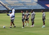 Entrenamiento de Emelec en estadio Capwell.