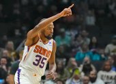Durant lució bien, aunque no en pleno estado de forma, con la #35 de Suns.