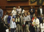 Los legisladores de la bancada correísta fueron los que más festejaron la aprobación del informe de la comisión en la que fueron mayoría.