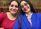 Selfi. “Un gran día”, escribió Mireya Pazmiño bajo esta foto y la puso en su estado del teléfono. Ni ella ni Viviana Veloz imaginaron jamás tanto poder.