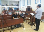 Fieles de la iglesia Inmaculada Concepción acudió a escuchar la charla de Cristóbal Flores.