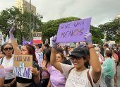 Mujeres exigen sus derechos en la ciudad de Guayaquil.