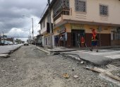 Abandonadas. Desde la calle 13 y Venezuela hasta Leonidas Plaza se observan trabajos inconclusos del carril exclusivo para la troncal 4 que conecta parte del suburbio con calles del centro.
