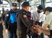 Revisión. El control de personas sospechosas en paradas se intensificó.