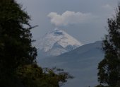 Fotografía del volcán Cotopaxi desde el Valle de los Chillos, hoy en Quito (Ecuador).