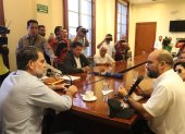 El gobernador del Guayas Francesco Tabacchi y Christian Sarmiento de la Fetug dialogarán el 5 de abril con Aquíles Álvarez sobre el incremento del pasaje de bus.
