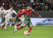 Lisbon (Portugal), 23/03/2023.- Portugal"s Cristiano Ronaldo scores a penalty goal during the UEFA EURO 2024 qualification match between Portugal and Liechtenstein, in Lisbon, Portugal, 23 March 2023. (Lisboa) EFE/EPA/MIGUEL A. LOPES